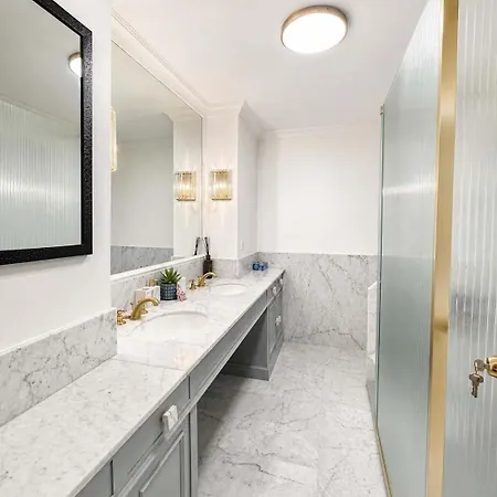 Lucia - Sea View- Pool- Walking Distance شقة *